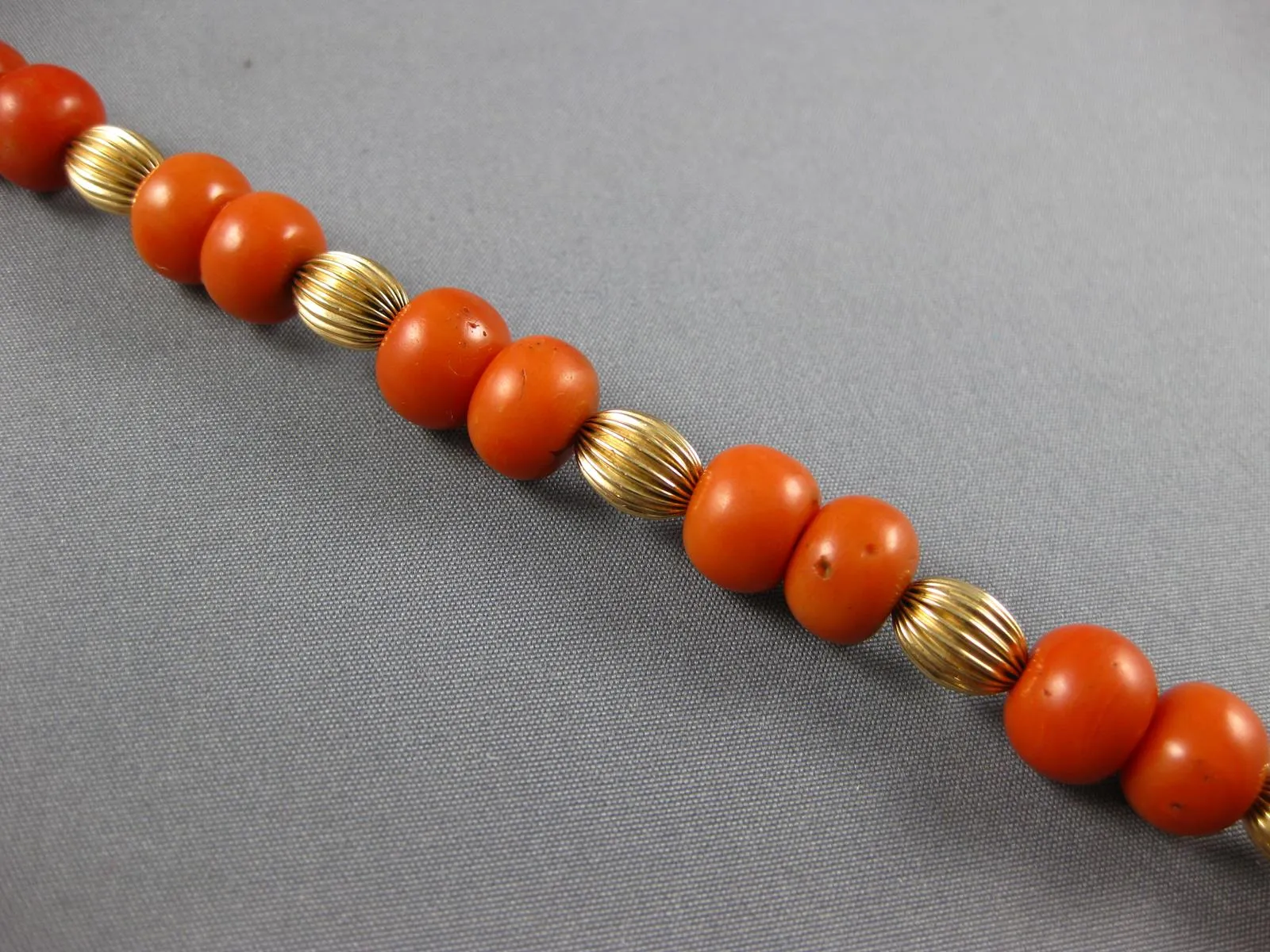 ANTIQUE LARGE & LONG AAA CORAL 14KT YELLOW GOLD 3D BEAD CLASSIC FUN BRACELET
