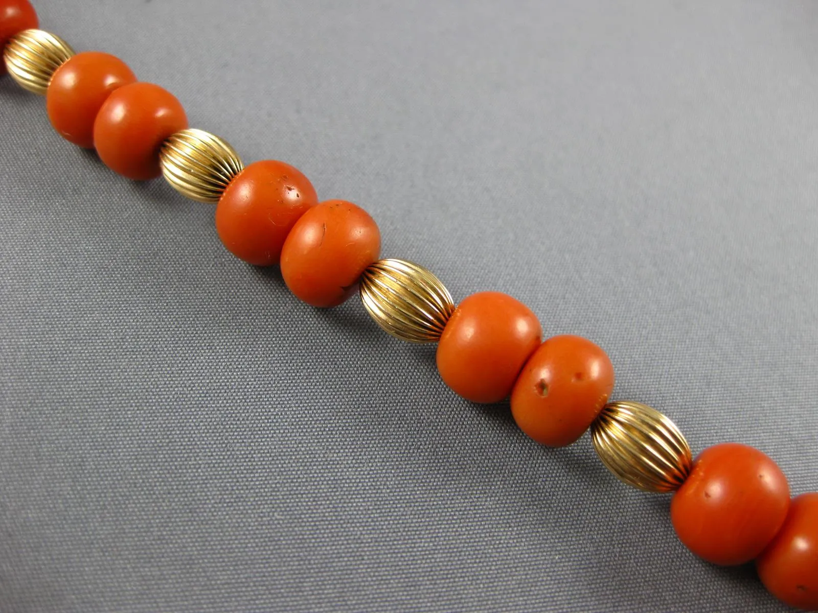 ANTIQUE LARGE & LONG AAA CORAL 14KT YELLOW GOLD 3D BEAD CLASSIC FUN BRACELET