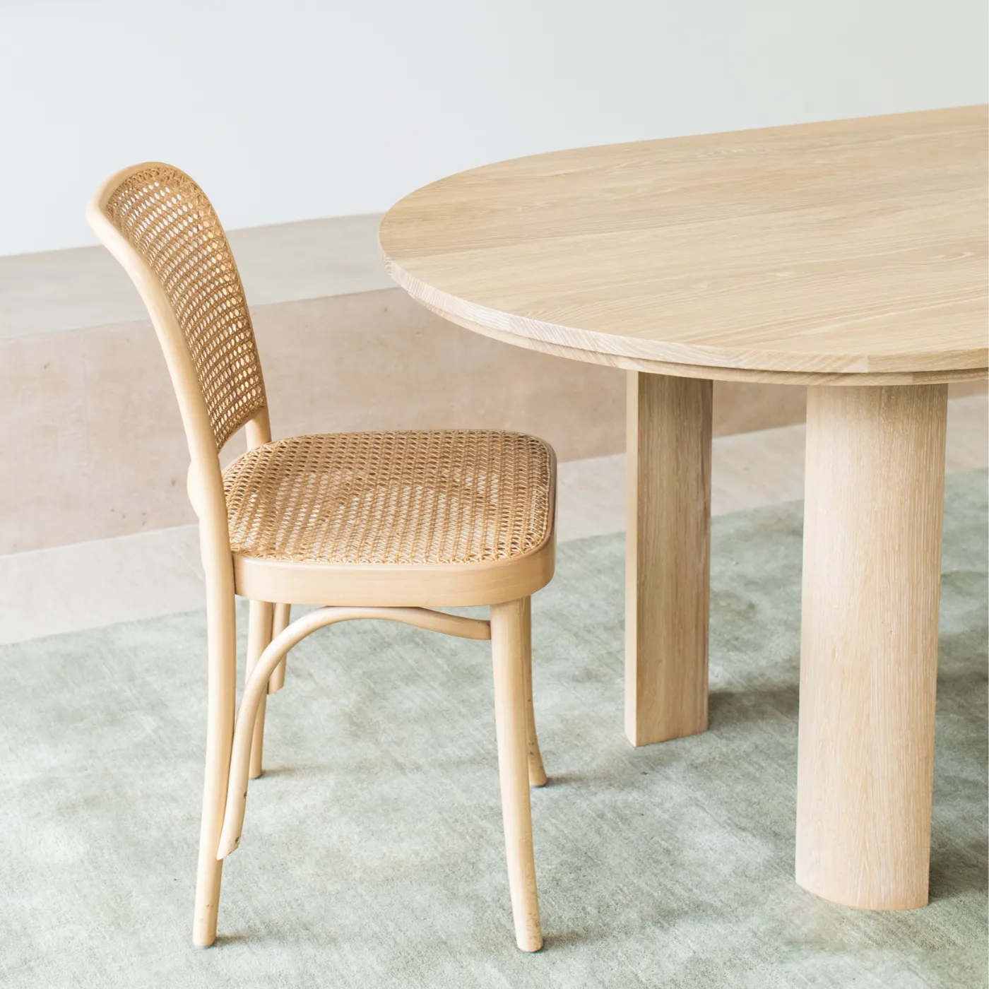 CORAL Oval Dining Table