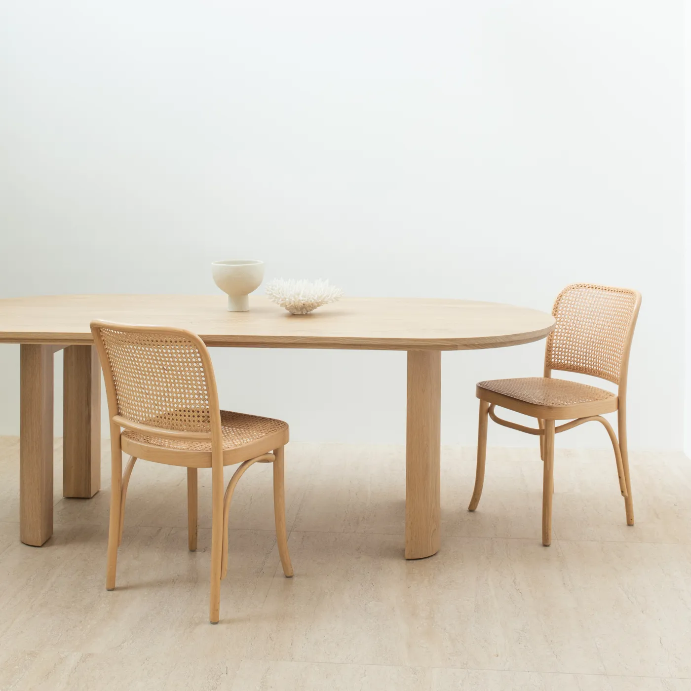CORAL Oval Dining Table