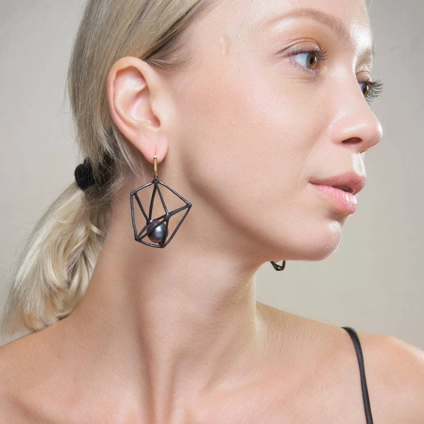 Descartes Pearl Earrings