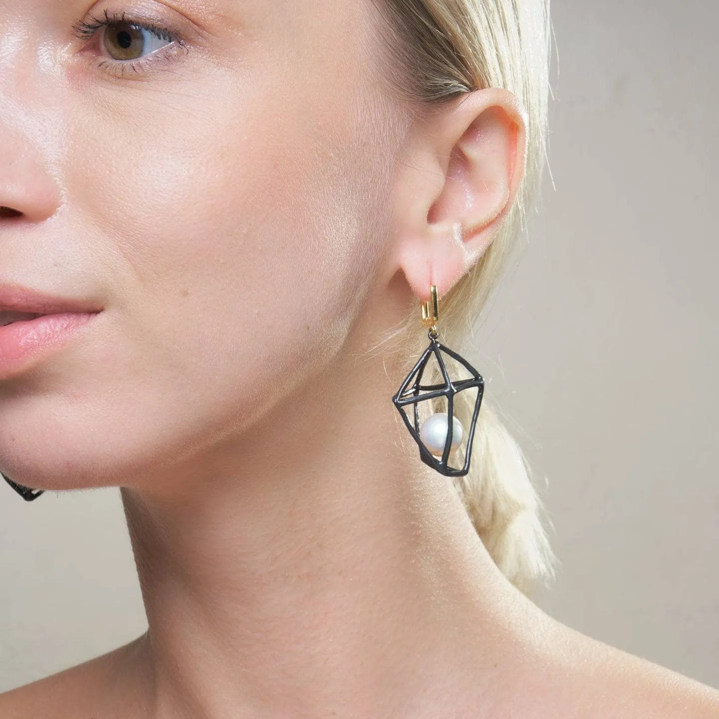 Descartes Pearl Earrings