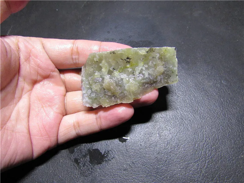 Natural Kunlun Jade Rough Nephrite Raw (61.64g, 70X34X26mm)