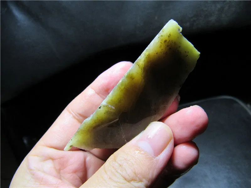 Natural Kunlun Jade Rough Nephrite Raw (61.64g, 70X34X26mm)