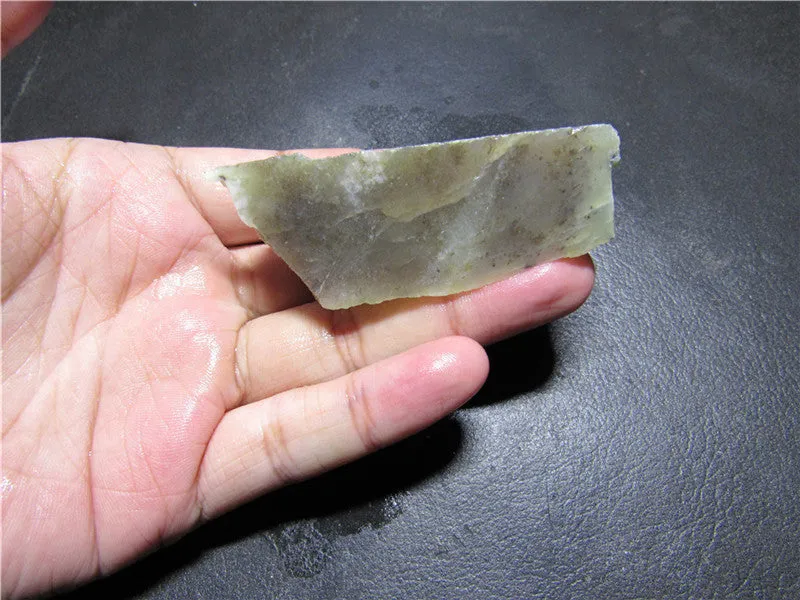 Natural Kunlun Jade Rough Nephrite Raw (61.64g, 70X34X26mm)