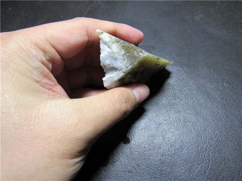 Natural Kunlun Jade Rough Nephrite Raw (61.64g, 70X34X26mm)