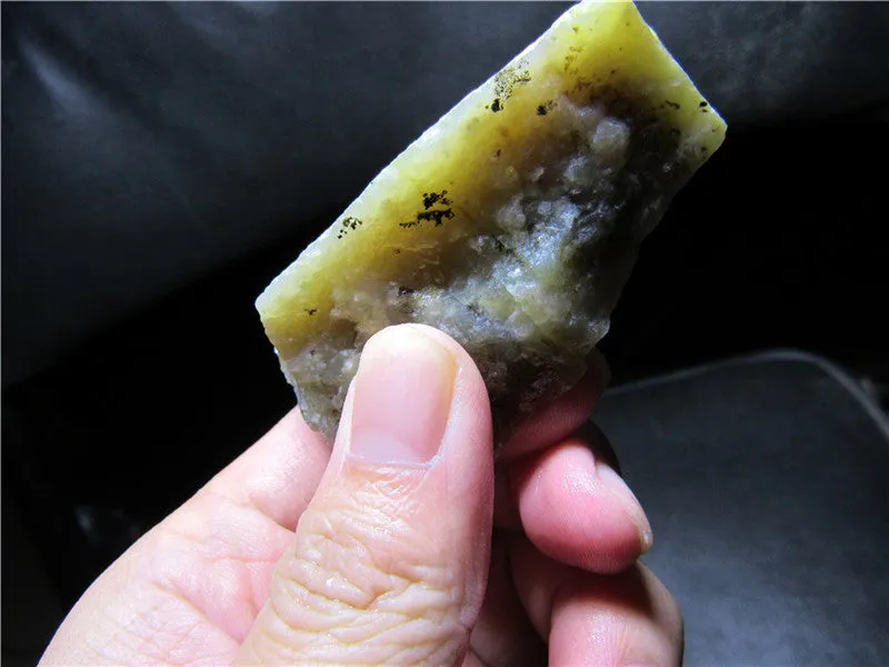 Natural Kunlun Jade Rough Nephrite Raw (61.64g, 70X34X26mm)