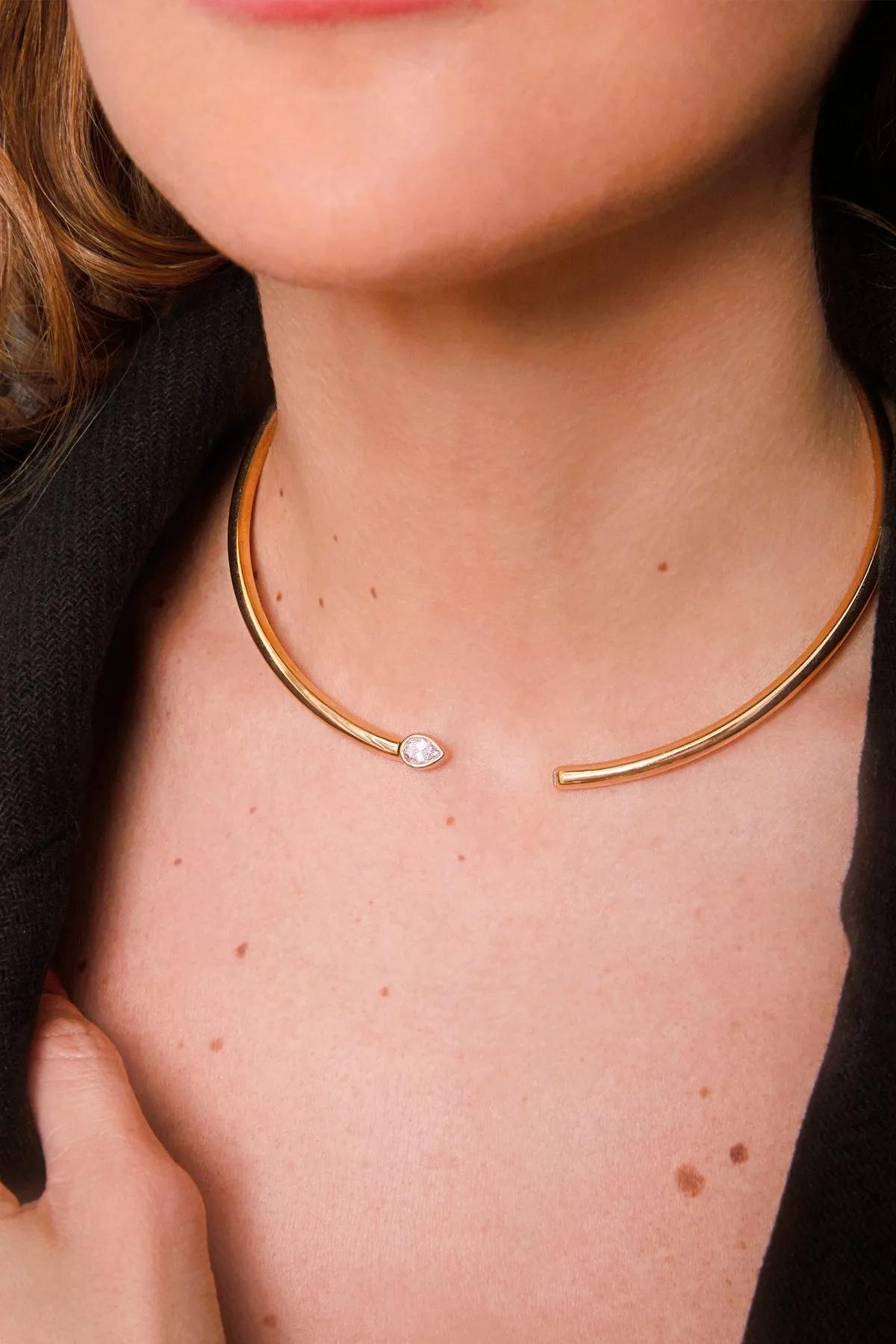 Open Choker with Pear - Yellow Silver