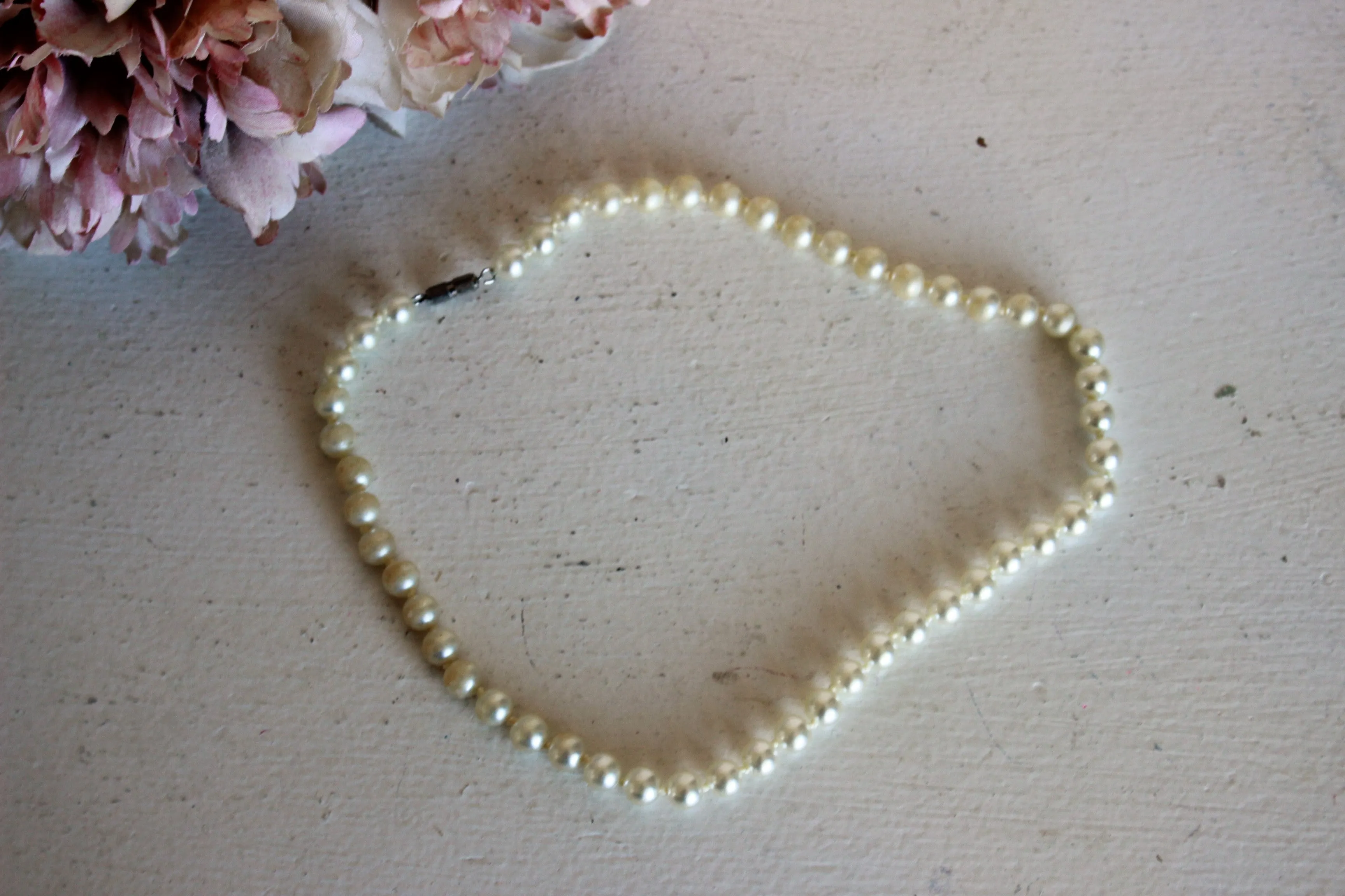 Vintage 1970s 1980s Faux Pearl Necklace