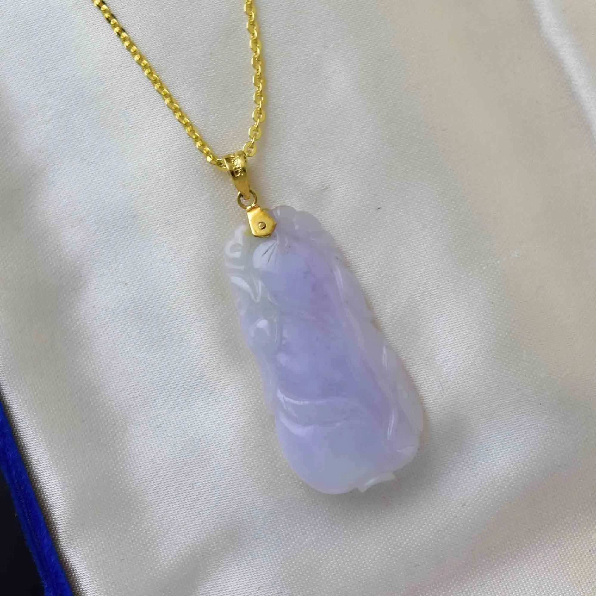 Vintage Carved Purple Jade Pendant Necklace in 14K Gold